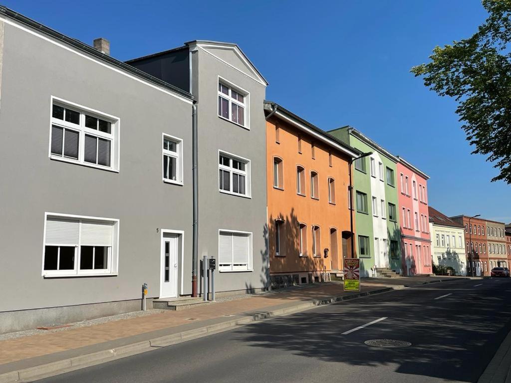 Modern Eingerichtet-Stadtnah-Ferienwohnung Mit Geschirrspueler Und Waschmaschine Friedland  Extérieur photo